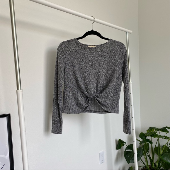 🎀 enough about me… Cropped Gray Sweater - Picture 1 of 5